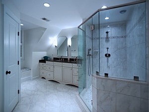 Floor Master Bathroom 